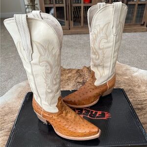 NEW! Women’s Freebird Woodland - Wheat Ostrich, Size 8